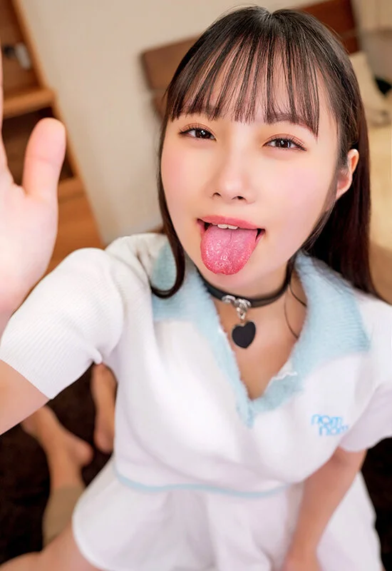 舌を出しながらイチャイチャしてくる犬系彼女のVR画像（松井日奈子）